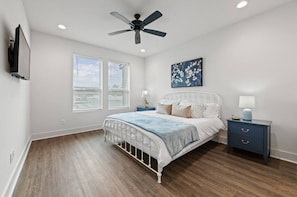 Luxury Townhome, 3 Bedrooms, Kitchen | Individually decorated, individually furnished, desk, iron/ironing board - Enclave 3 Bedroom Luxury Homes (Lafayette)