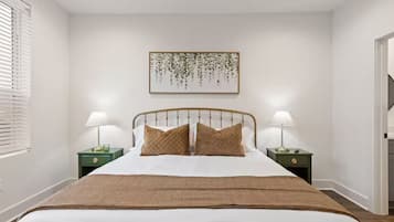 Luxe resortwoning, 3 slaapkamers, keuken | Individueel gedecoreerd, individueel gemeubileerd, een bureau