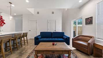 Casa de ciudad de lujo, 3 habitaciones, cocina | Área de sala de estar