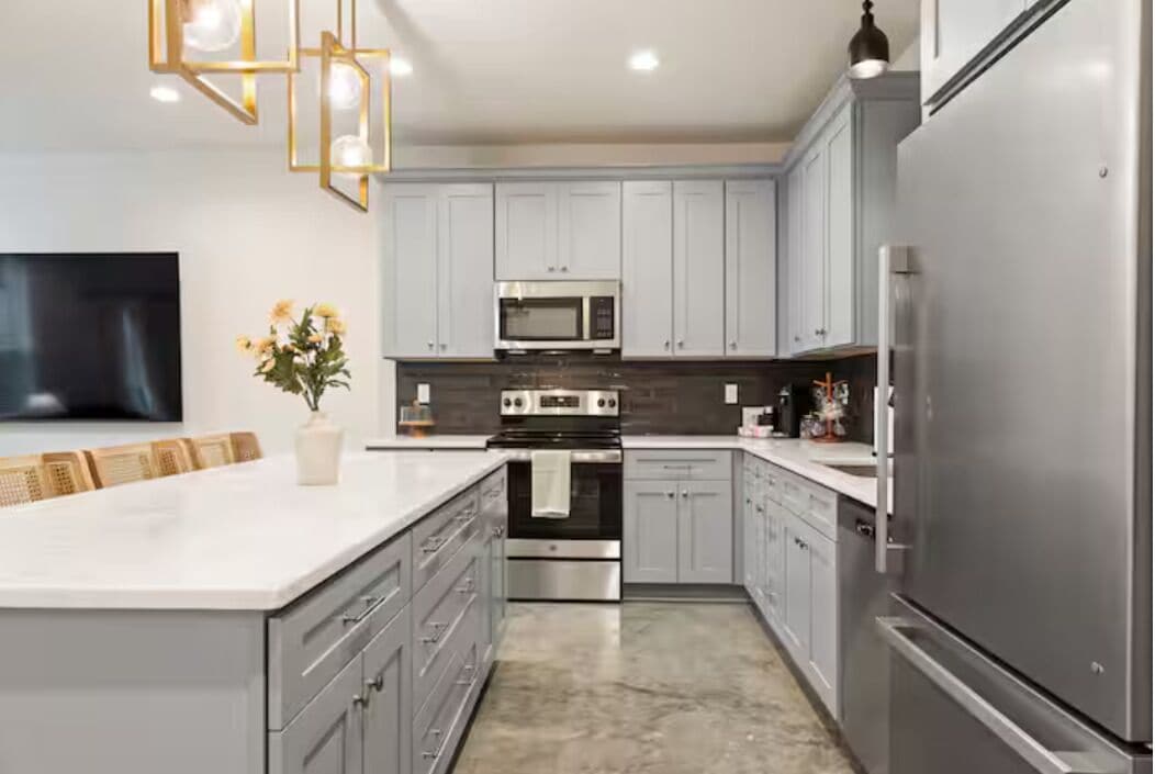 Luxury Townhome, 3 Bedrooms, Kitchen | Private kitchen | Full-size fridge, microwave, oven, stovetop