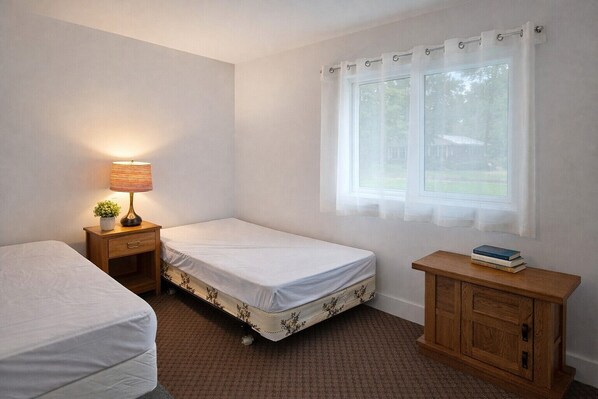 2 bedrooms, internet, bed sheets