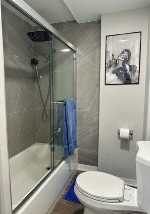 Hair dryer, towels, soap, toilet paper - The Beautiful Boutique 3Bed Pool Oasis (Tampa)