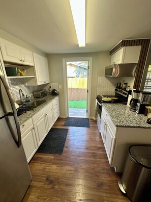 Fridge, microwave, oven, stovetop - The Beautiful Boutique 3Bed Pool Oasis (Tampa)