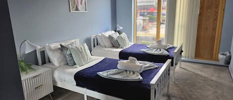 2 室のベッドルーム、アイロン / アイロン台、インターネット、ベッドシーツ