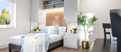 1 habitación, tabla de planchar con plancha, internet y ropa de cama