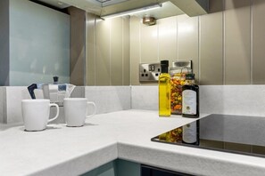 Fridge, microwave, oven, stovetop - Victoria Court • Stay Angels (Broomhall)