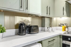 Fridge, microwave, oven, stovetop - Victoria Court • Stay Angels (Broomhall)