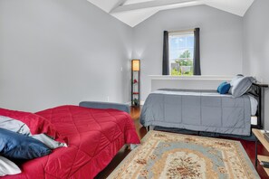 1 bedroom, iron/ironing board, WiFi, bed sheets - Charming Uptown Guest Suite Private Bed & Bath (New Orleans)