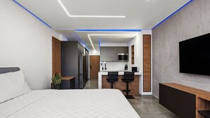 Tabla de planchar con plancha, wifi y ropa de cama 