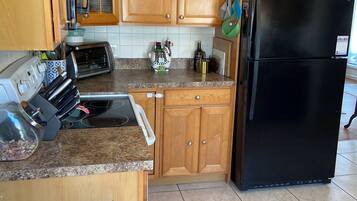 Micro-ondes, four, plaque de cuisson, lave-vaisselle