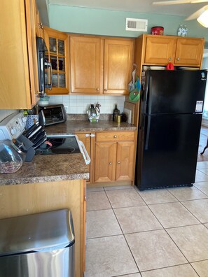 Mikroaaltouuni, uuni, liesi, astianpesukone