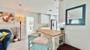 Living area - The Cozy Corner in Lantana (Lantana)