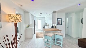 Interior - The Cozy Corner in Lantana (Lantana)
