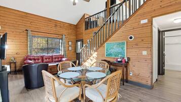 Cabin, Multiple Beds, Patio, Garden View (The Traveler’s Nest) | Living area