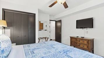 Cabin, Multiple Beds, Patio, Garden View (The Traveler’s Nest) | 2 bedrooms, individually decorated, individually furnished, bed sheets