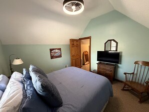 Unclassified image, 3 of 23, button - Medora Getaway, Charming Lakefront Retreat in Scenic Medora, Indiana (Medora)