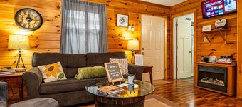 Secluded Brown County Cabin | Hot Tub | Hoosier National Forest
