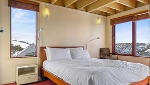 3 bedrooms, iron/ironing board, free WiFi - Gundanora - Mt Hotham (Hotham Heights)