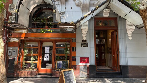 A building with a storefront and a door leading to an interior space. There is a sign with the number 1121 and a plaque that reads "Casa Recoleta". - Hotel Casa Recoleta (Buenos Aires)