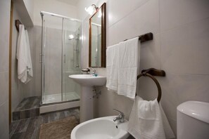 Shower, hair dryer, bidet, towels - Harmony Living - Fish Market Studio - Duomo (Catania)