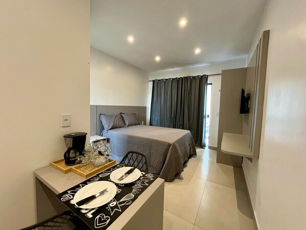 Unclassified image, 1 of 14, button