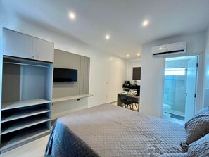 Unclassified image, 3 of 14, button