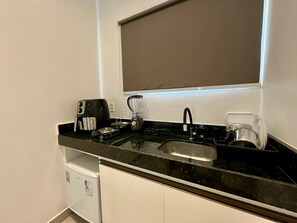 Unclassified image, 2 of 14, button