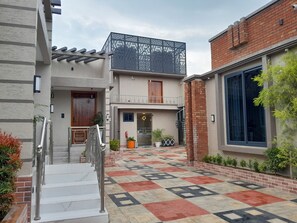 Unclassified image, 3 of 7, button