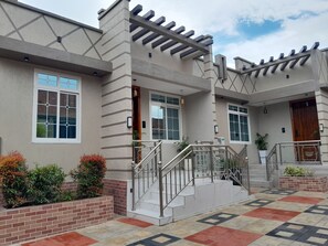 Unclassified image, 5 of 7, button