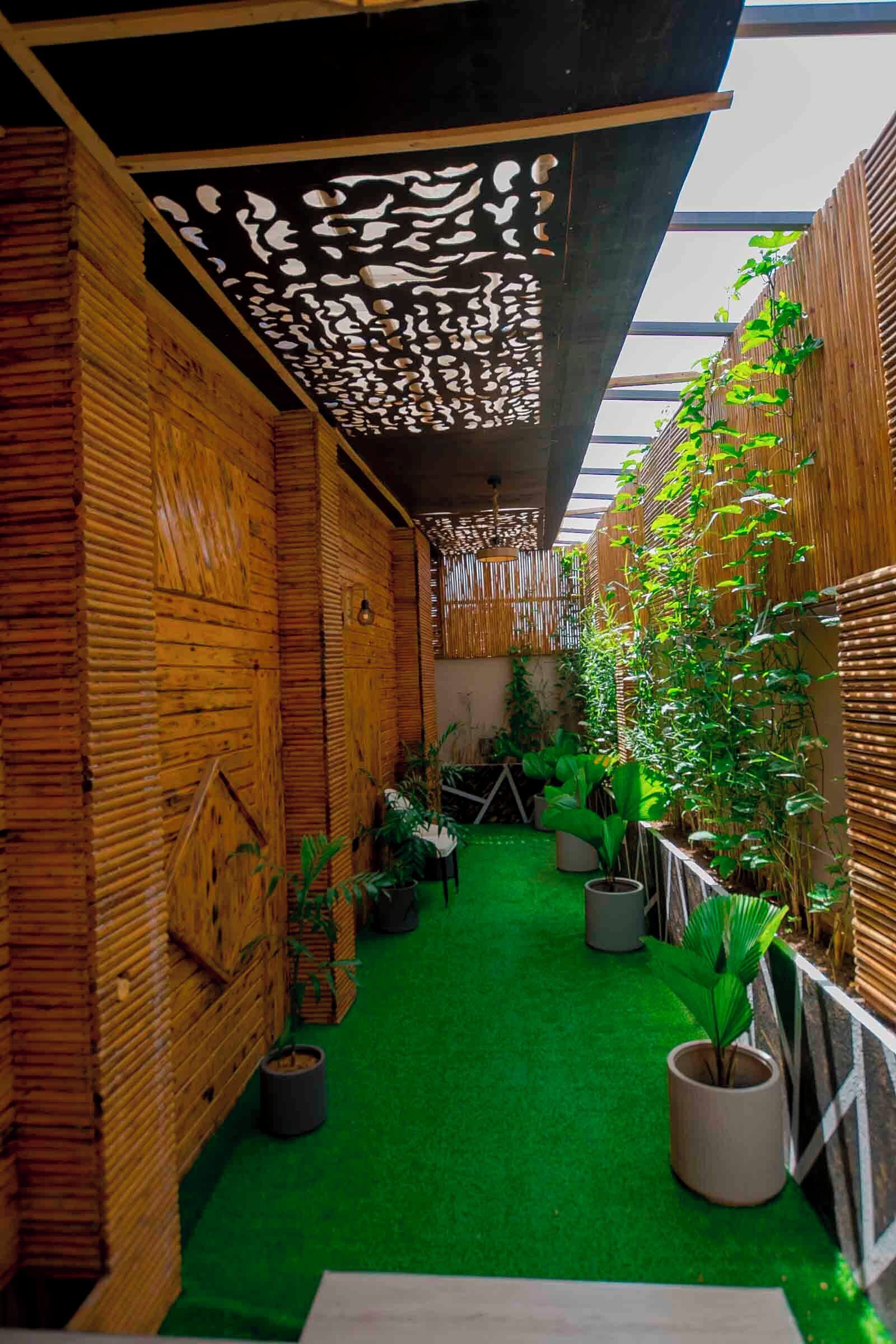 شقة تنفيذية - غرفة نوم واحدة - منظر للحديقة | شرفة/رواق