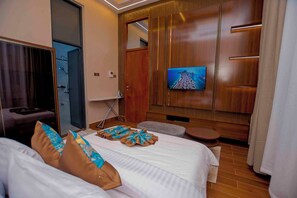 Desk, laptop workspace, free WiFi - SIWALAZE HOTEL & APARTMENT DODOMA (Dodoma)