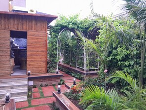 Unclassified image, 2 of 7, button