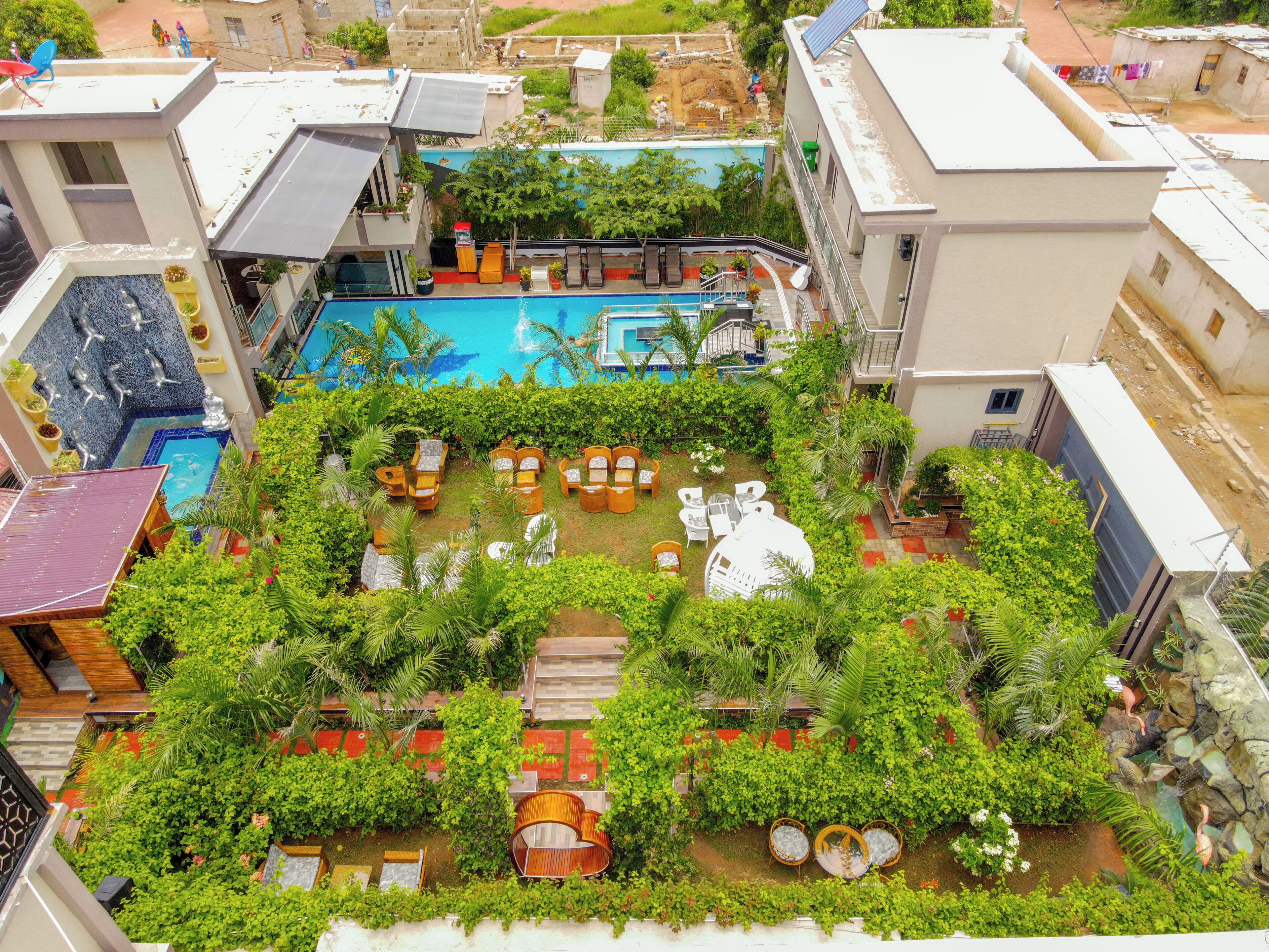 المنشأة من الخارج