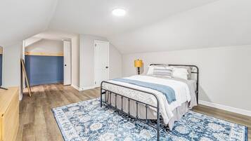 3 quartos, ferros/tábuas de passar roupa, acesso à internet