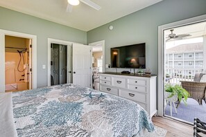 2 bedrooms, iron/ironing board, WiFi, bed sheets - 2-bedroom, 2 bath condo with golf course and pool view in Myrtle Beach (Myrtle Beach)