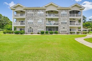 Exterior - 2-bedroom, 2 bath condo with golf course and pool view in Myrtle Beach (Myrtle Beach)