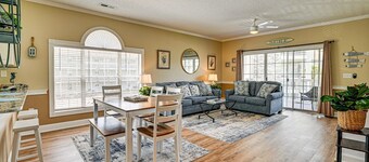  2-bedroom, 2 bath condo with golf course and pool view in Myrtle Beach