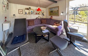 Smart TV, fireplace - Lovely home in Jerup with WiFi (Jerup)