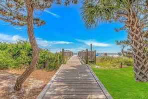 Property grounds - Ocean Reef Resort 3BR Condo w/Pool and Oceanfront (Myrtle Beach)