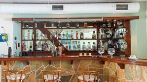 Bar (trong khuôn viên)