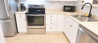 Downtown /Dog Friendly / Parking