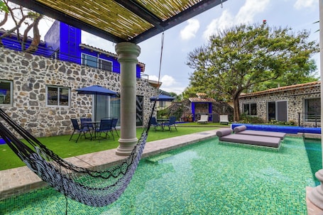 Outdoor dining. Escape to the countryside: Private House in Boutique Complex.
