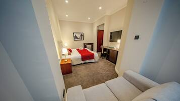 Superior tweepersoonskamer, 1 kingsize bed met slaapbank | Luxe beddengoed, donzen dekbedden, een minibar, een kluis op de kamer