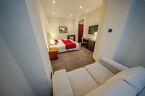 Premium bedding, down duvets, minibar, in-room safe - 49 Park Villa (Belgrade)