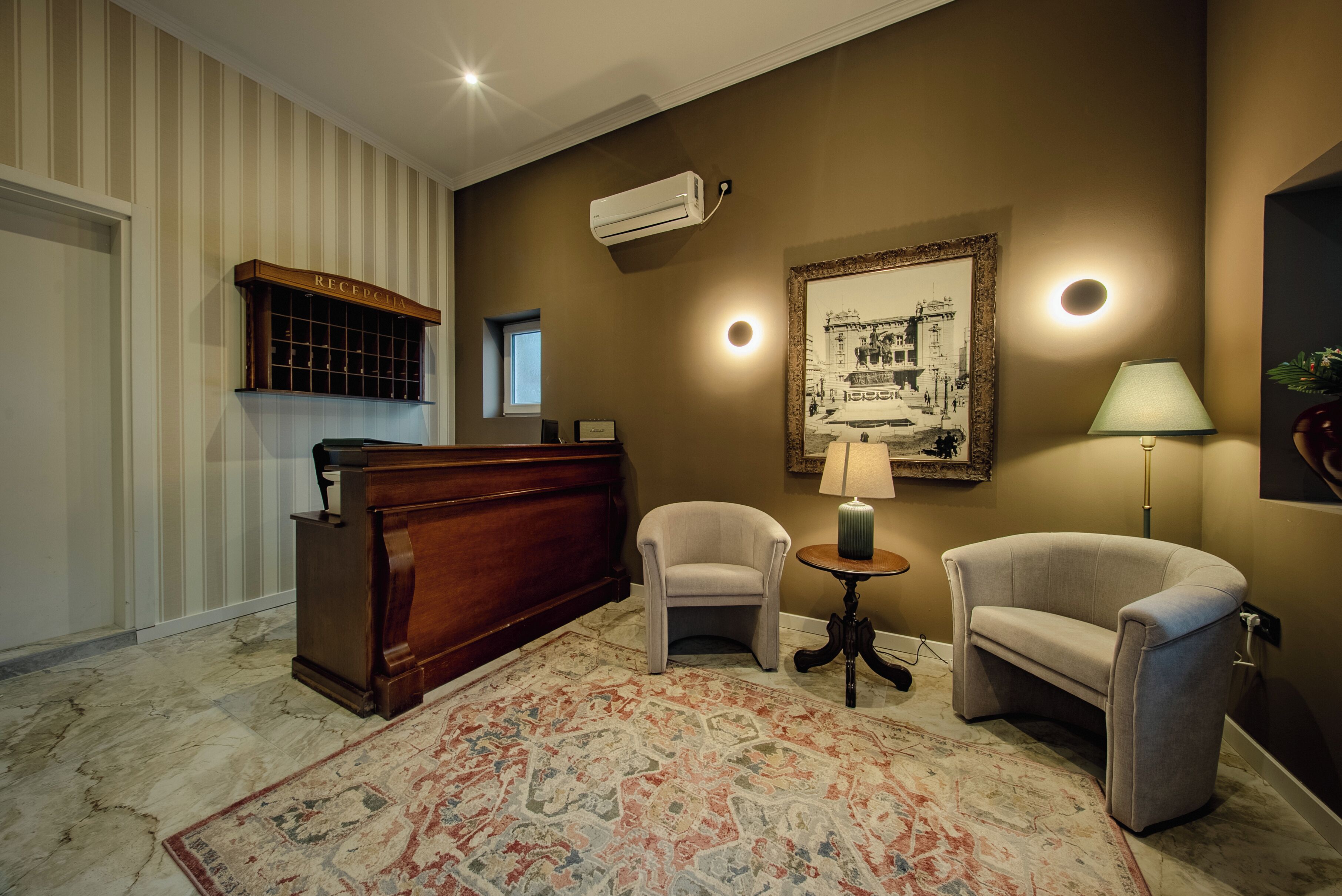 ฝ่ายต้อนรับ