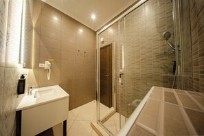 Superior Double Room, 1 King Bed with Sofa bed | Bathroom | Shower, hair dryer, slippers, towels - 49 Park Villa (Belgrade)
