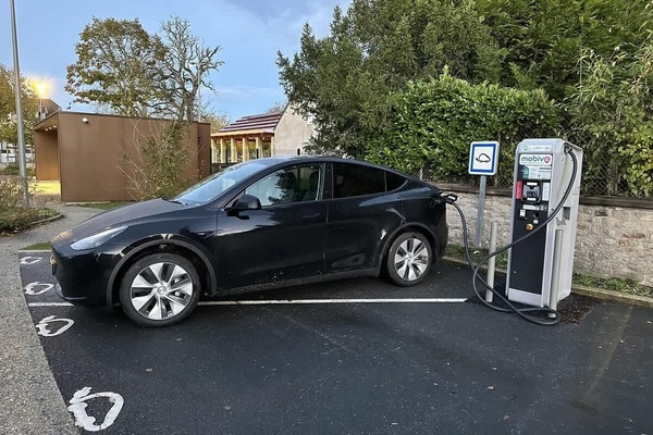 Station de recharge à 400 m de 48 Urban Suites