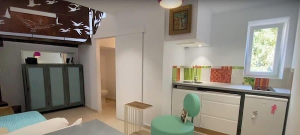 1 bedroom, travel crib, WiFi, bed sheets