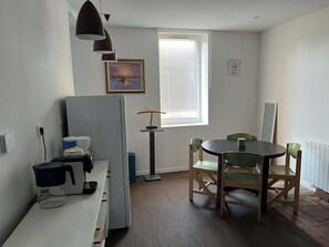 Dining - Romantic Loft Escape with Garden View & Free Parking (Dun-le-Palestel)
