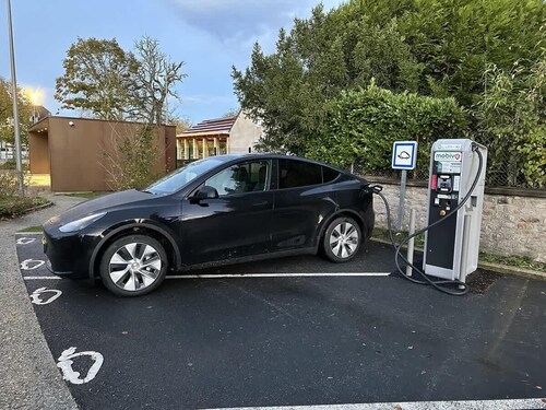 Romantic Loft Escape with Garden View & Free Parking